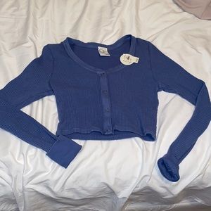 Cute blue offline cropped button top! ❤️